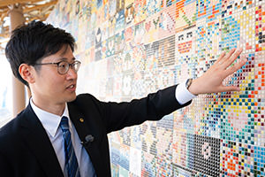 大野と共にクラゲ館の建築に奔走した仲間