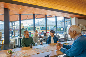 まちでは多世代の交流が息づいている