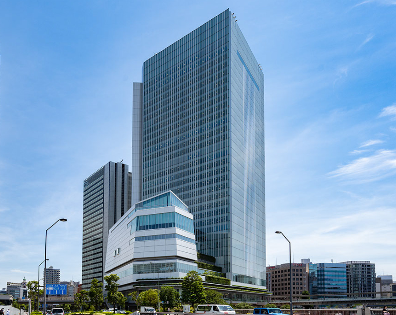 ラクシスフロント