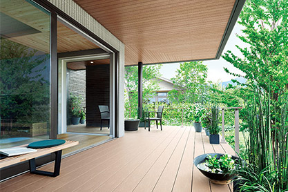 一戸建てのウッドデッキ