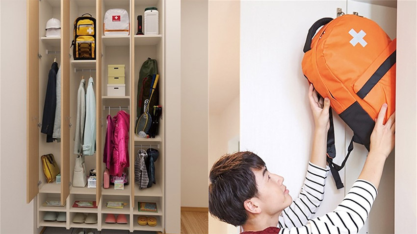 各自の防災(zāi)袋を収納した玄関収納