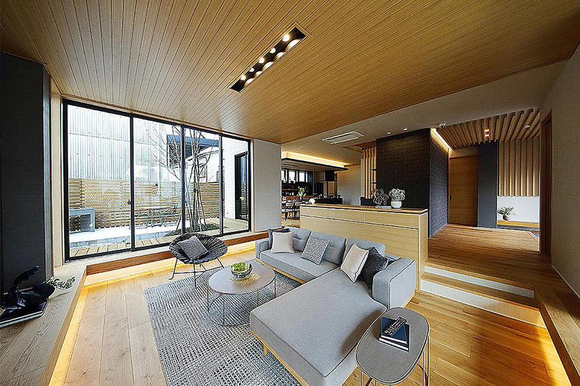 木質(zhì)感たっぷりのリビング