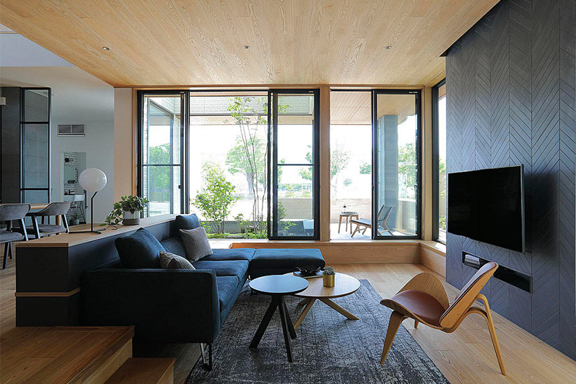 木質(zhì)感たっぷりのリビング